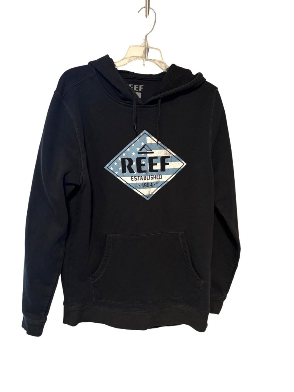 Reef Mens Size Medium Black Long Sleeve sweatshirt Hoodie Spellout Pull Over